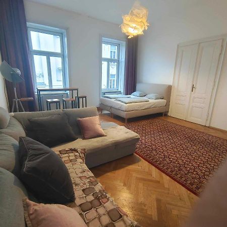 Large 4 Room Apartment In The Center Of Виена Екстериор снимка