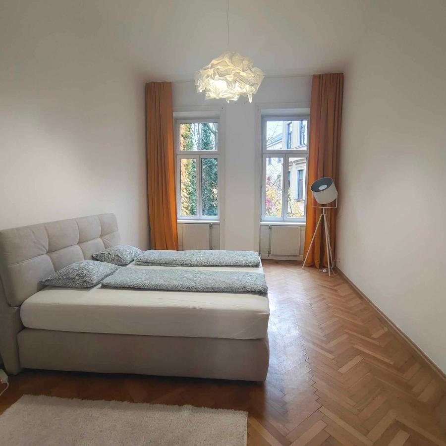 Large 4 Room Apartment In The Center Of Виена Екстериор снимка