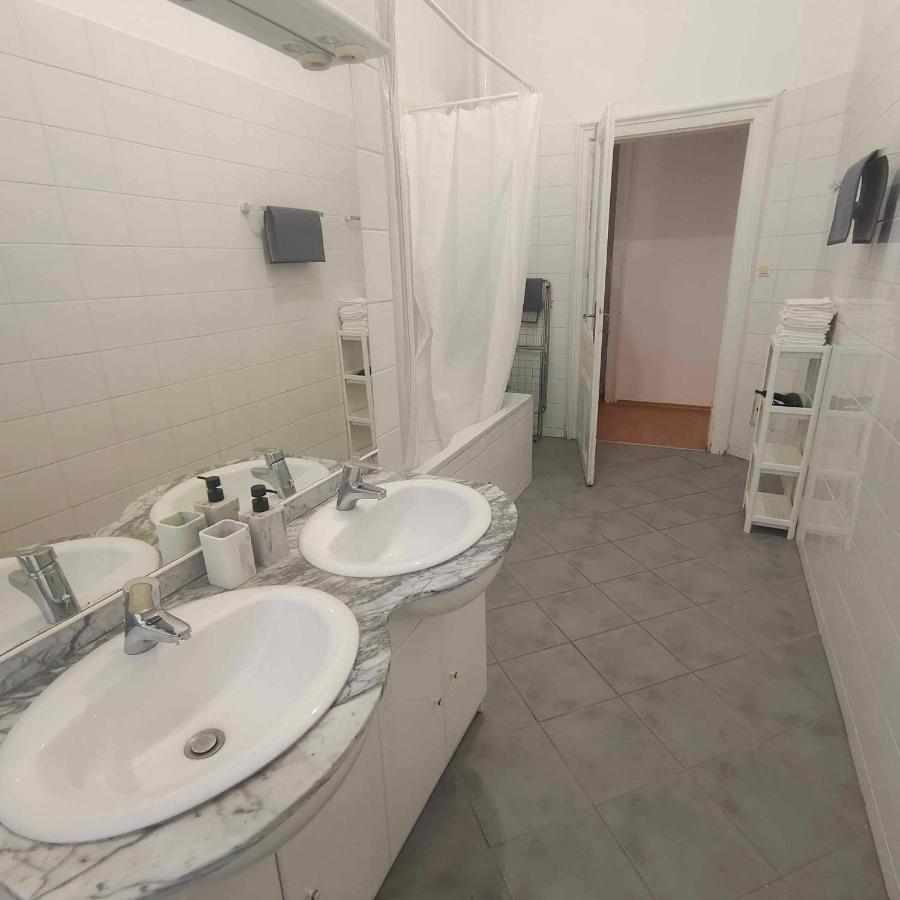 Large 4 Room Apartment In The Center Of Виена Екстериор снимка