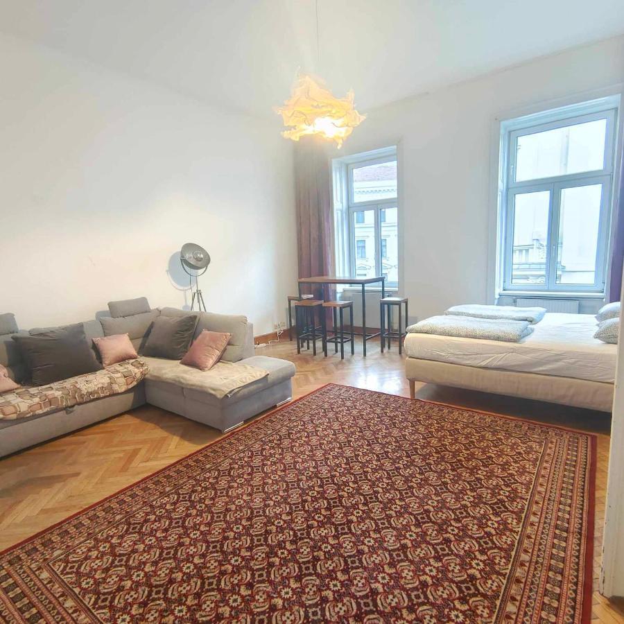 Large 4 Room Apartment In The Center Of Виена Екстериор снимка