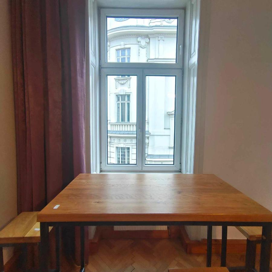 Large 4 Room Apartment In The Center Of Виена Екстериор снимка