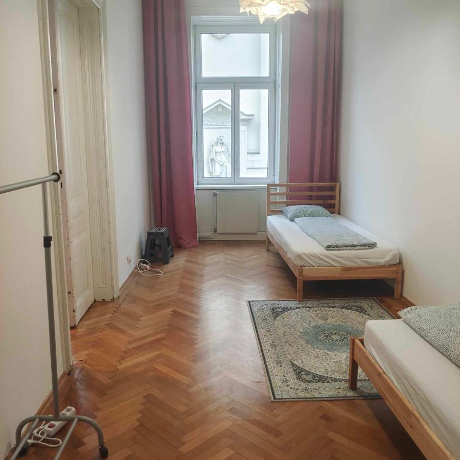 Large 4 Room Apartment In The Center Of Виена Екстериор снимка