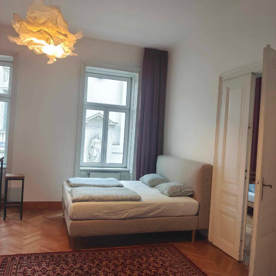 Large 4 Room Apartment In The Center Of Виена Екстериор снимка